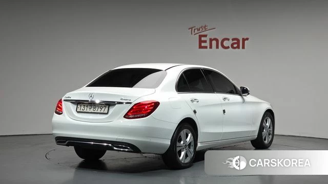 Mercedes-Benz C-Class W205 2018 Белый из Кореи