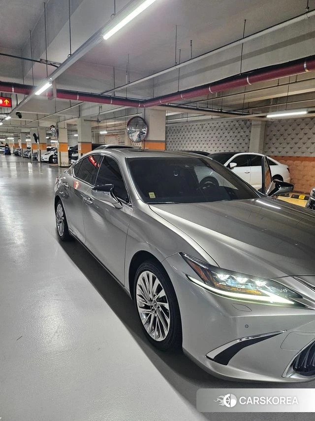 Lexus ES300h 7th generation 2021 Серебристо-серый из Кореи