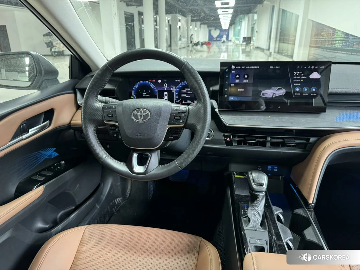 Toyota Camry 2024 Серебристо-серый из Китая