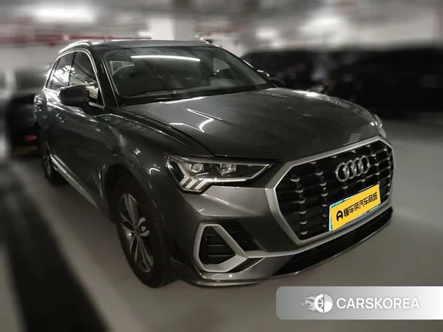 Audi Q3 2021 Темно-серый из Китая