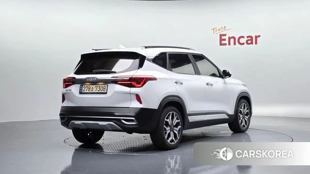 Kia Seltos 2021 Белый из Кореи