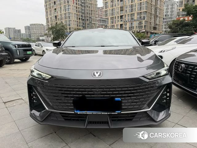 Chang'an UNI-V 2024 Темно-серый из Китая