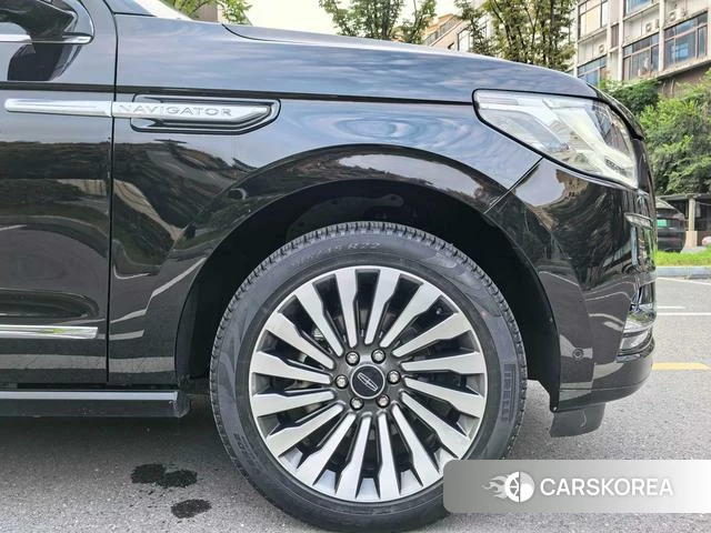 Lincoln Navigator 2023 Черный из Китая
