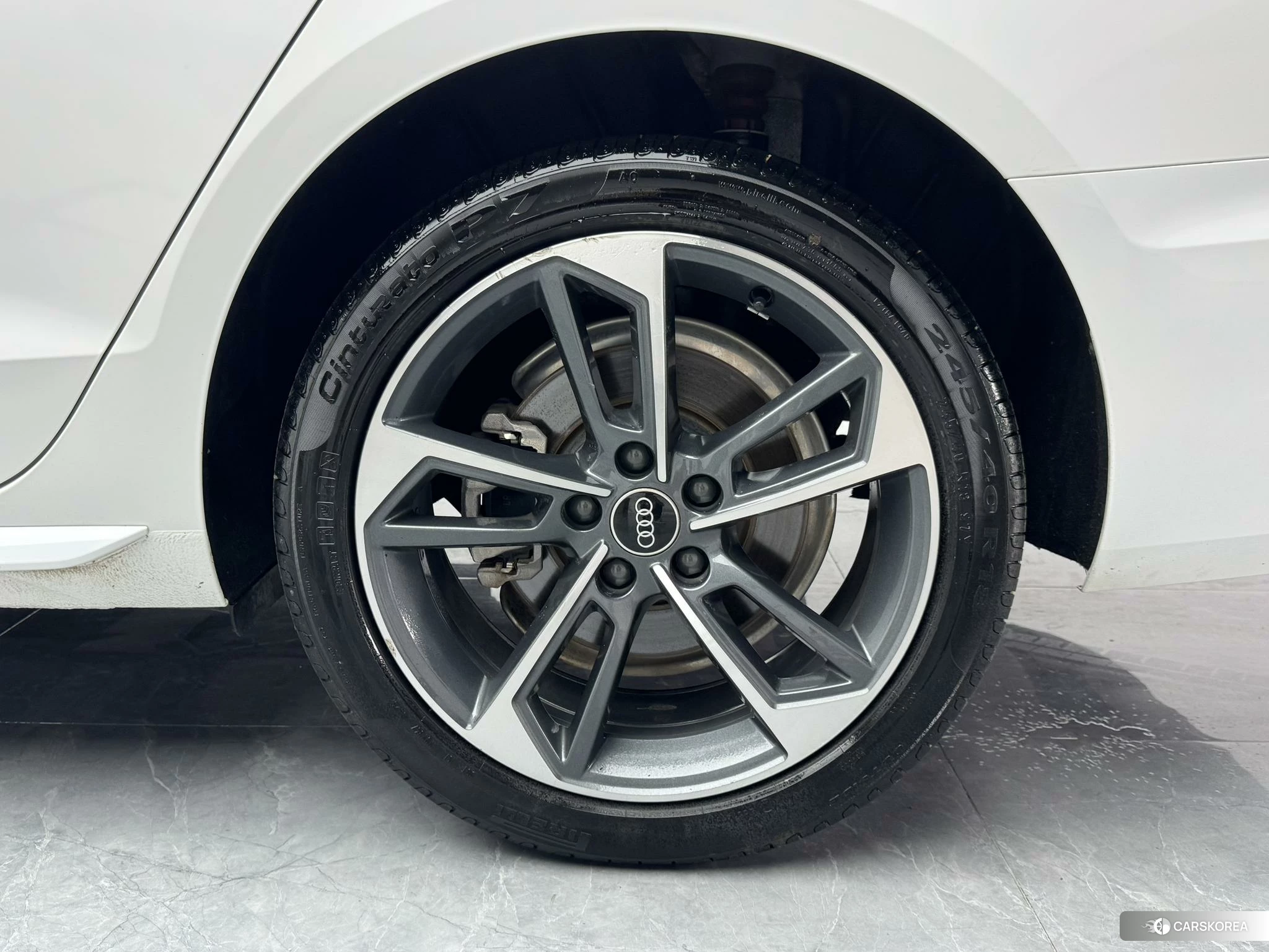 Audi A4L 2021 Белый из Китая