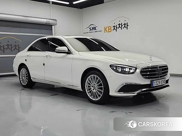 Mercedes-Benz E-Class W213 2023 Белый из Кореи