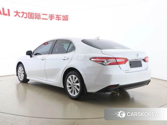 Toyota Camry 2021 Белый из Китая