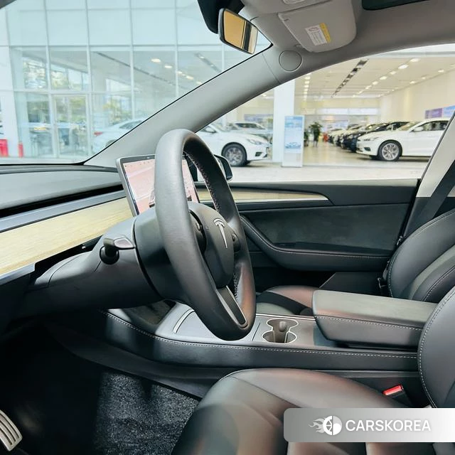 Tesla Model Y 2023 Белый из Китая