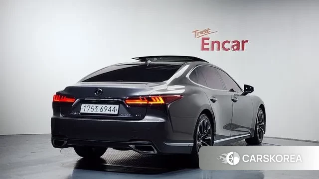 Lexus LS500 5th generation 2022 Серый из Кореи