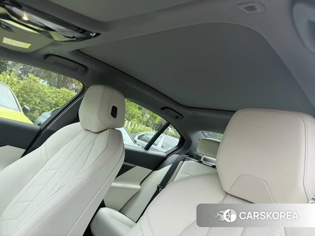 BMW 5 series (imported) 2025 Зеленый из Китая