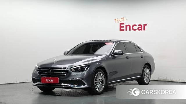 Mercedes-Benz E-Class W213 2023 Серебристо-серый из Кореи