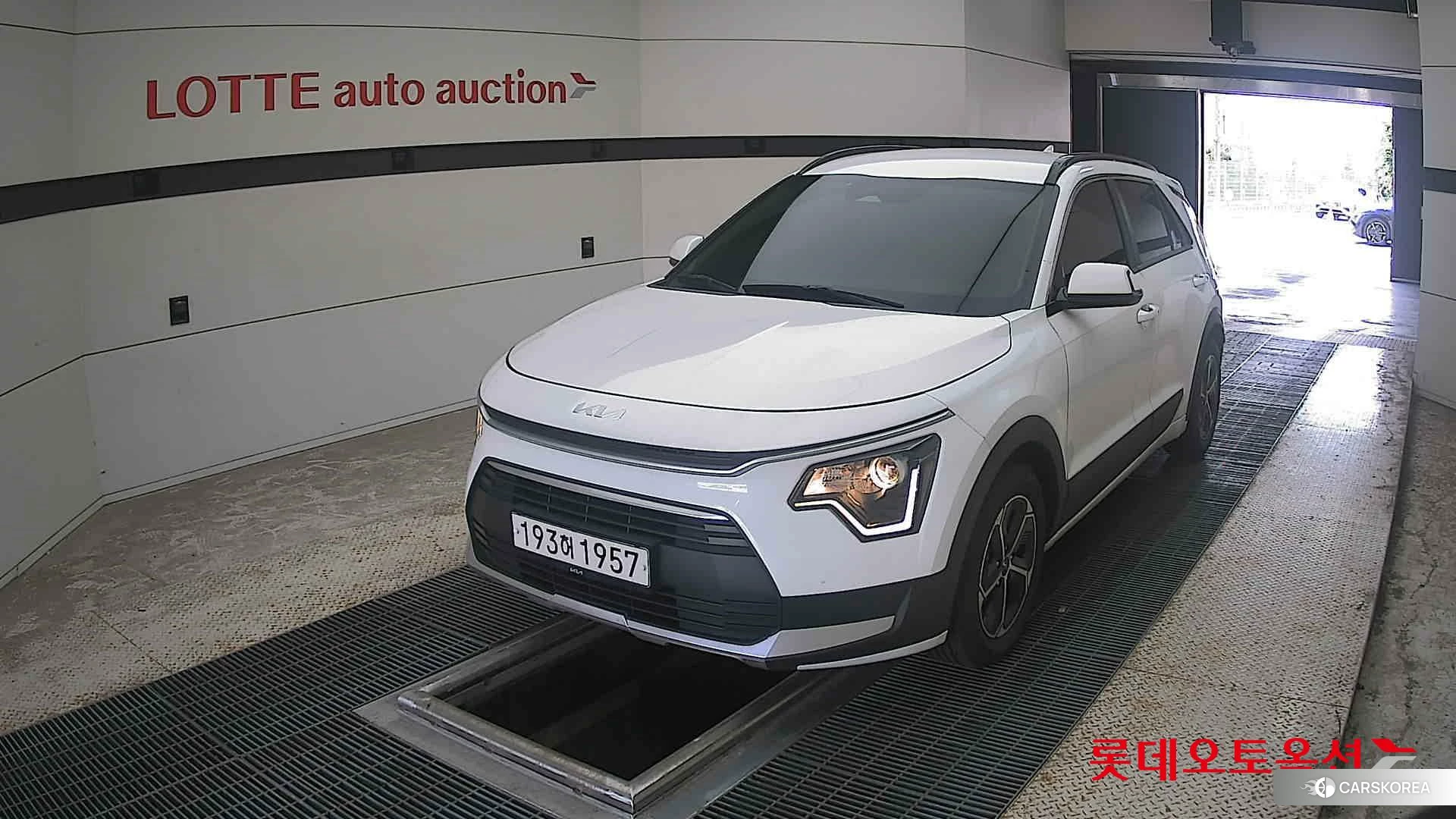 Kia Niro Hybrid 2022 Snow White Pearl (optional) из Кореи