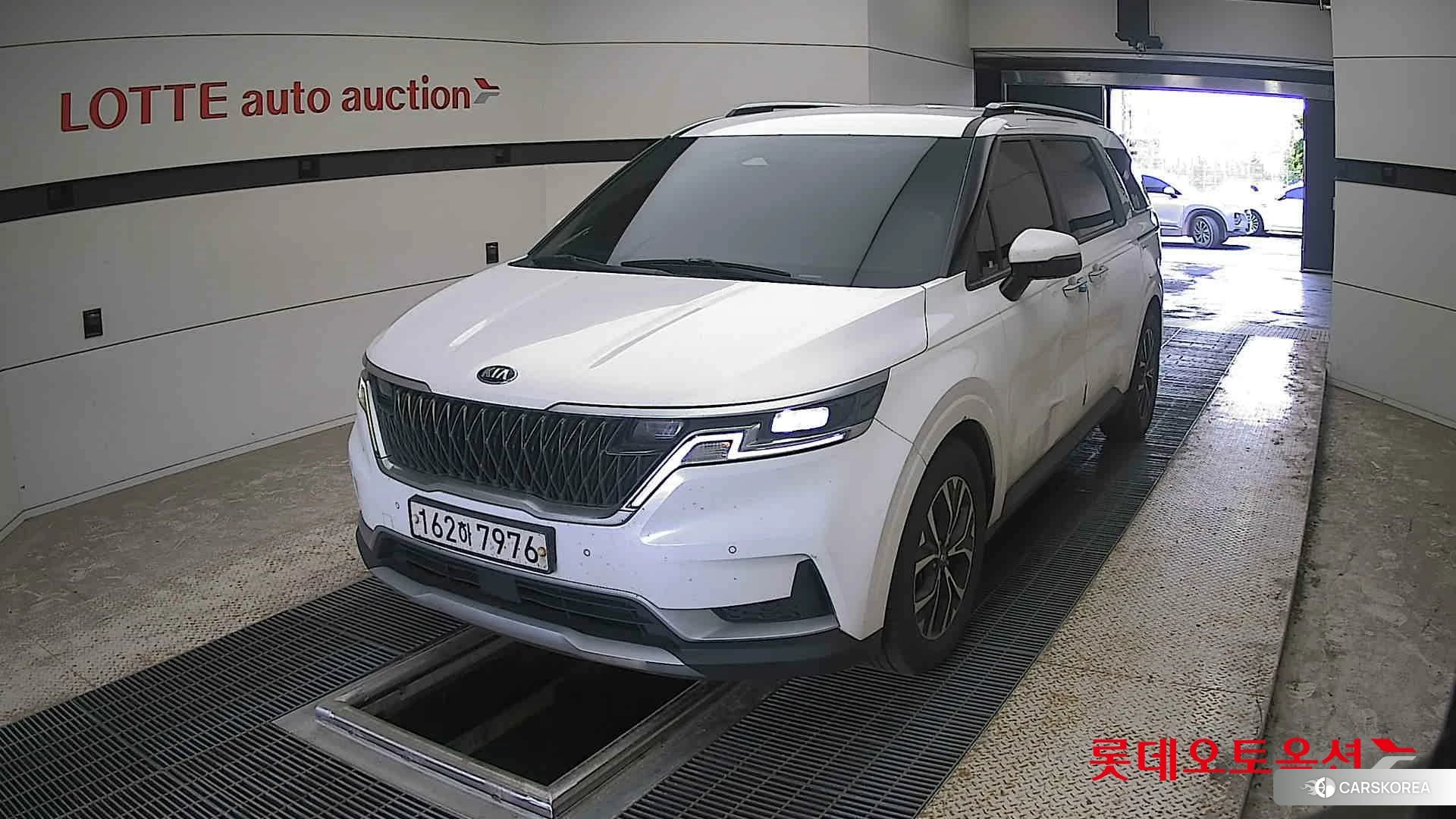 Kia Carnival 2021 Snow White Pearl (optional) из Кореи