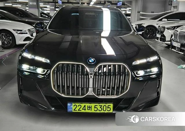 BMW 7 Series (G70) 2023 Черный из Кореи