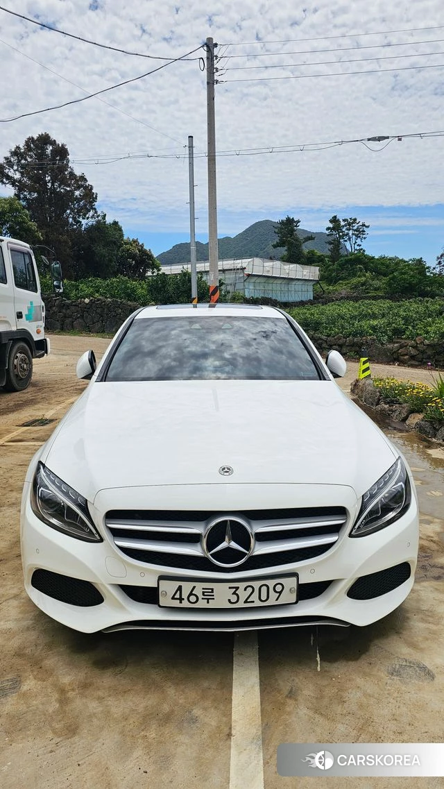 Mercedes-Benz C-Class W205 2018 Белый из Кореи