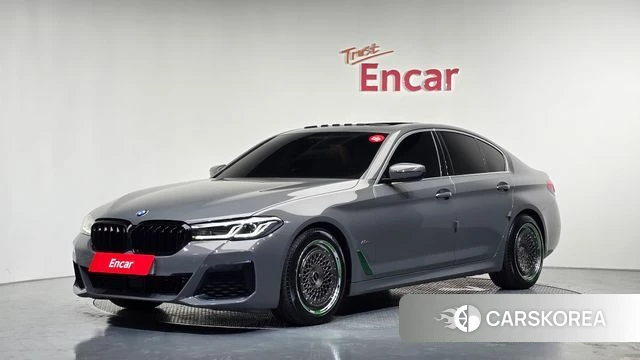 BMW 5 Series (G30) 2022 Серебристо-серый из Кореи