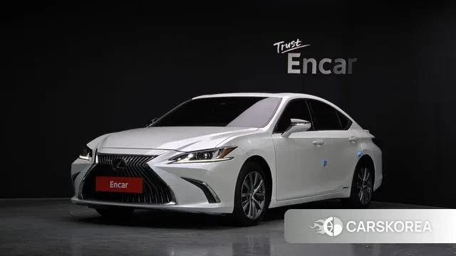 Lexus ES300h 7th generation 2019 Белый из Кореи