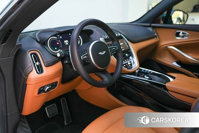 Aston Martin DBX 2023 Зеленый из Китая