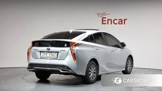 Toyota Prius 4th Generation 2018 Серебряный из Кореи