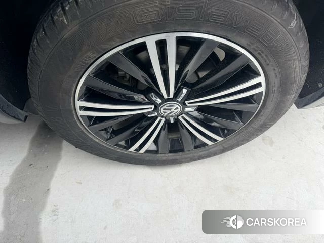 Volkswagen Tiguan L 2019 Серебристо-серый из Китая