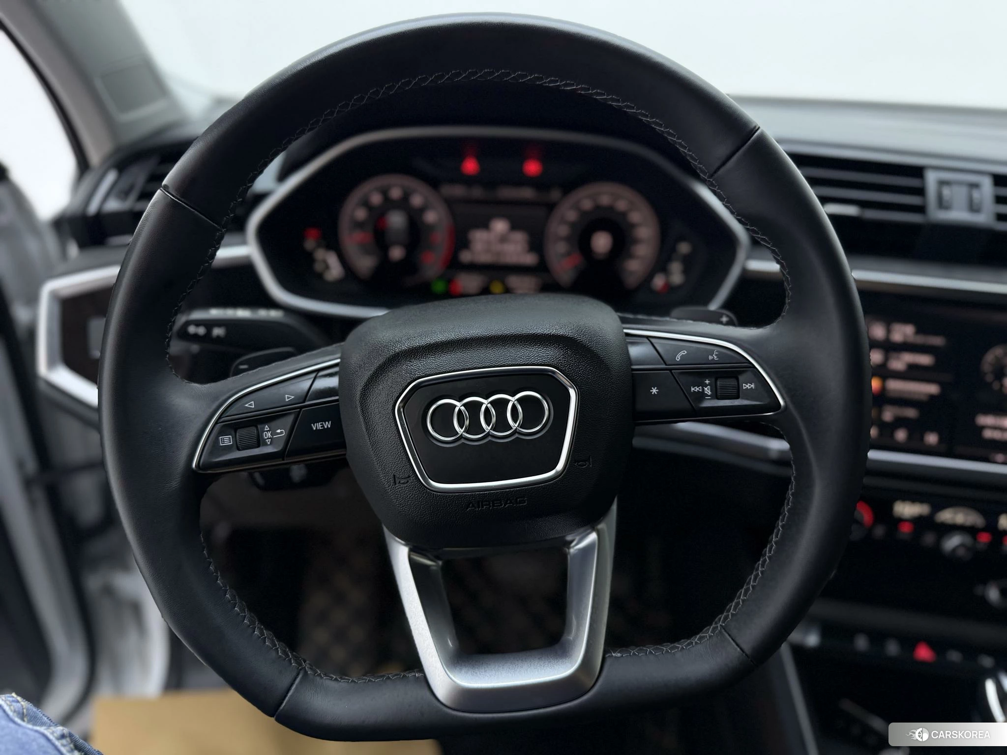 Audi Q3 2021 Белый из Китая