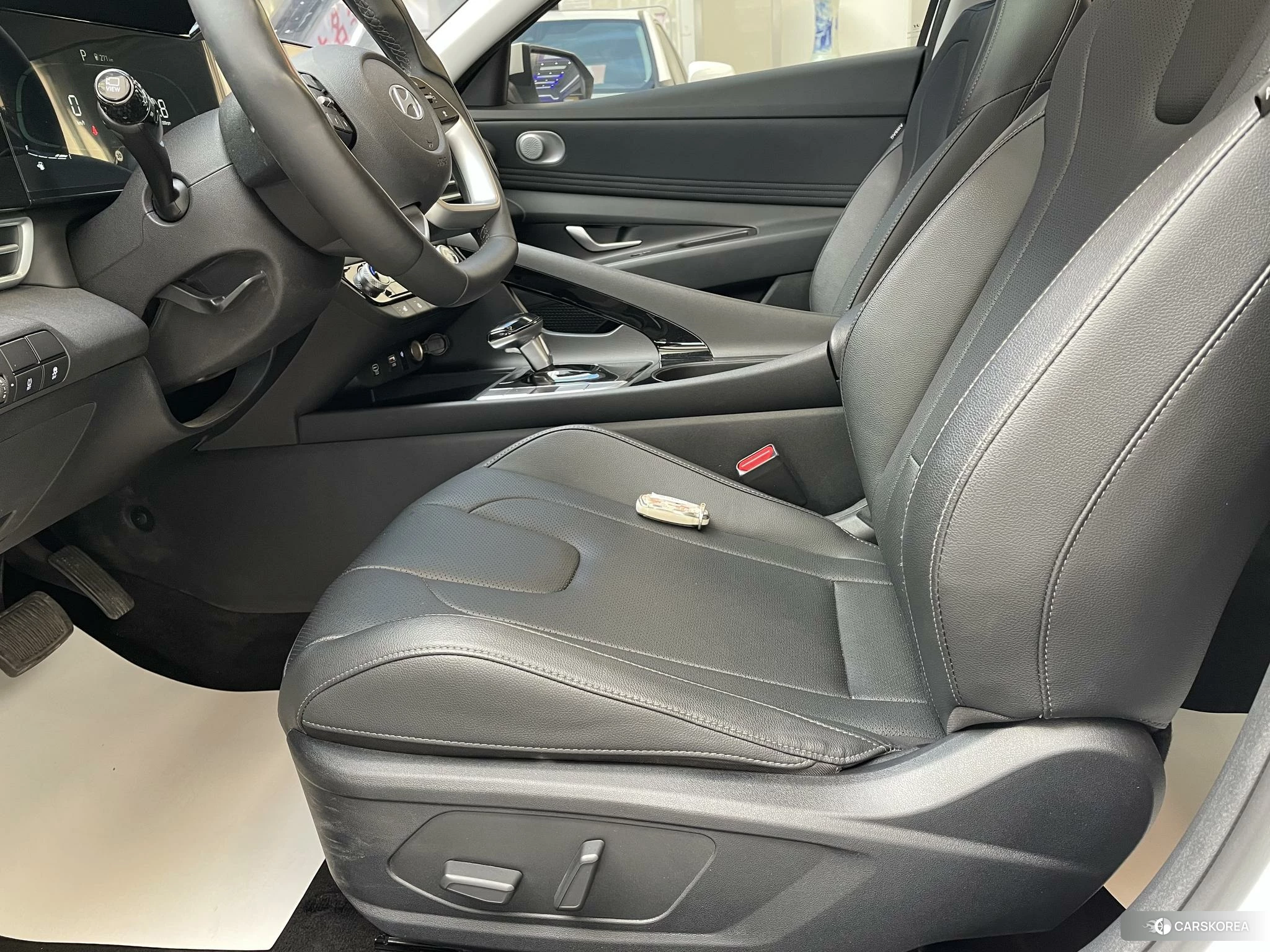 Hyundai Elantra 2023 Белый из Китая