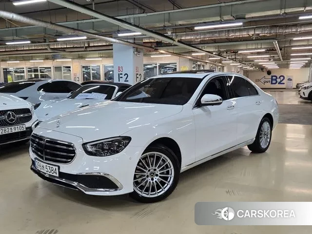 Mercedes-Benz E-Class W213 2021 Белый из Кореи