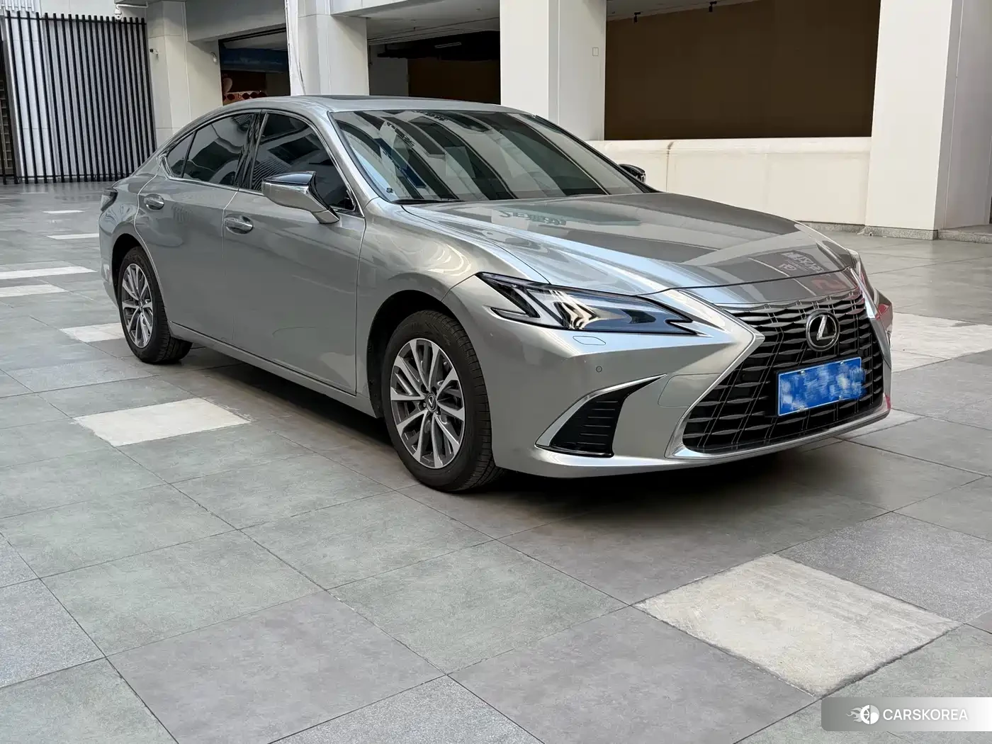 Lexus ES 2025 Champagne/brown из Китая