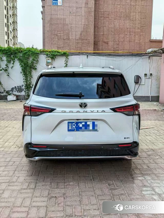Toyota Grevia 2024 Белый из Китая