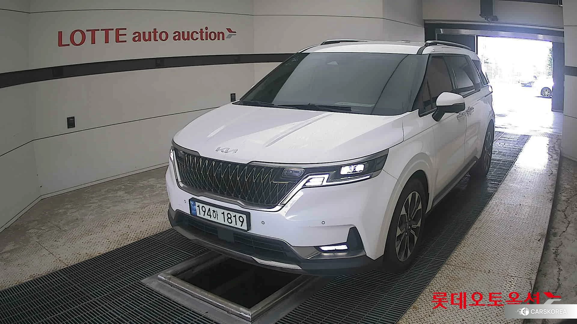 Kia Carnival 2023 Белый из Кореи