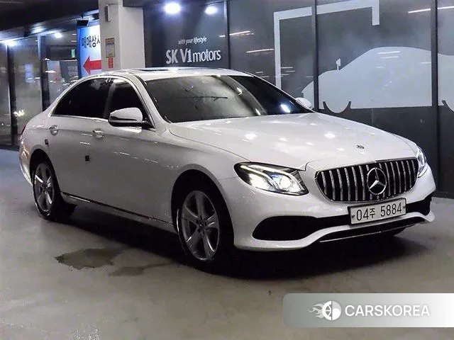 Mercedes-Benz E-Class W213 2018 Белый из Кореи