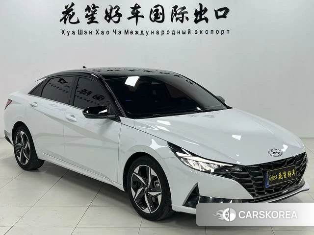 Hyundai Elantra 2023 Белый из Китая