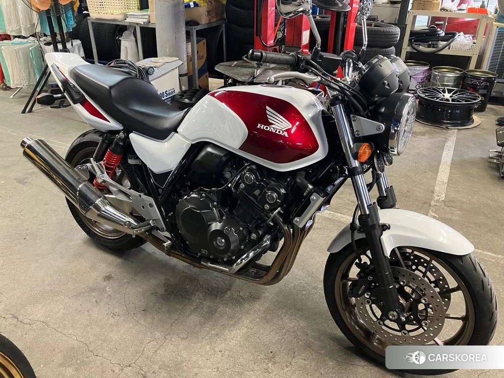Проданный Honda CB400SF 2018 из Японии