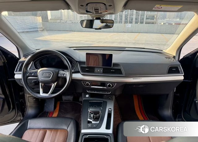 Audi Q5L 2020 Черный из Китая