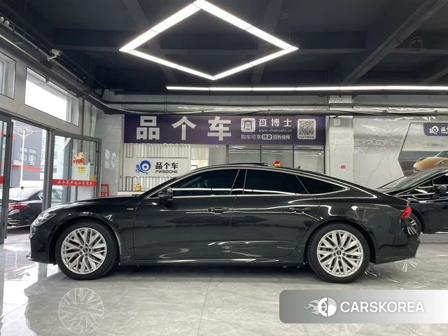 Audi A7 2021 Темно-серый из Китая