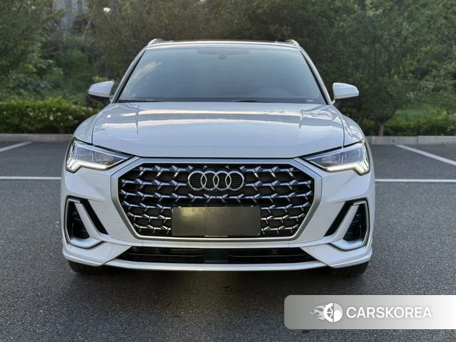 Audi Q3 2023 Белый из Китая