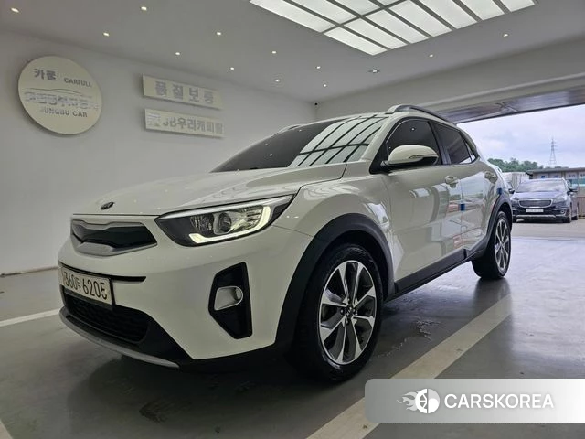 Kia Stonic 2019 Белый из Кореи