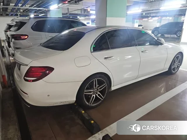 Mercedes-Benz E-Class W213 2018 Белый из Кореи