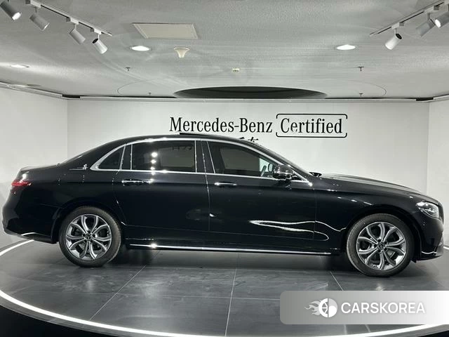 Mercedes-Benz E-class 2022 Черный из Китая
