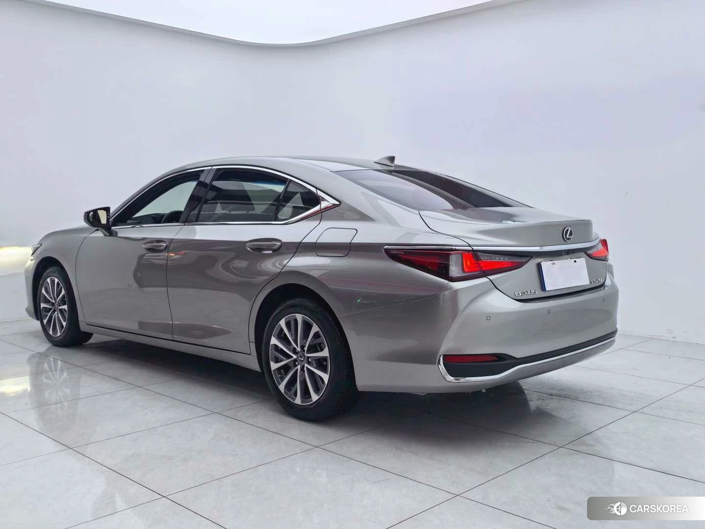 Lexus ES 2022 Серебристо-серый из Китая