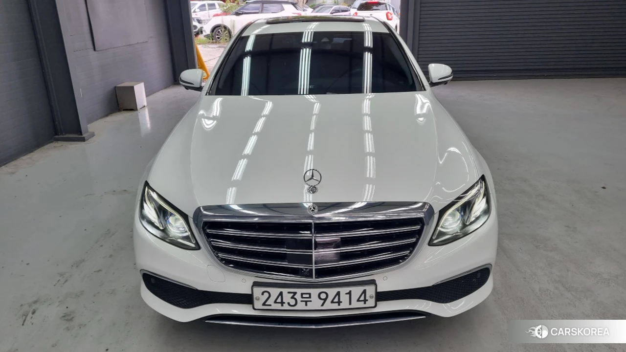 Mercedes-Benz E-Class W213 2020 Белый из Кореи
