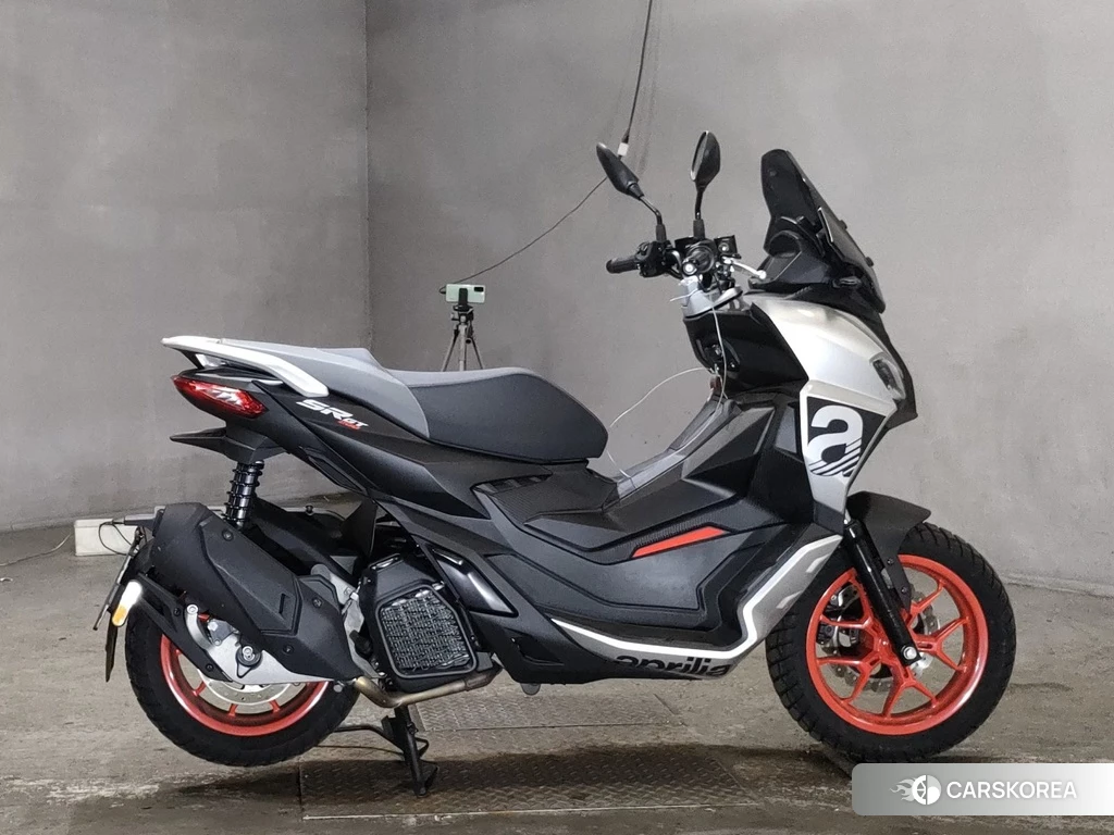 Проданный Aprilia SR GT200 2022 из Японии, фото 2