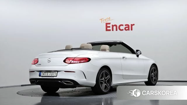 Mercedes-Benz C-Class W205 2021 Белый из Кореи