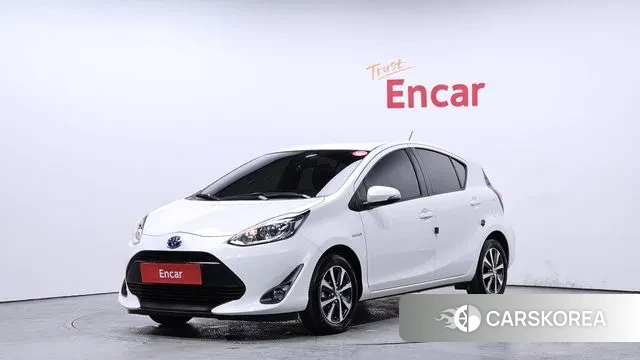 Toyota Prius C 2018 Белый из Кореи