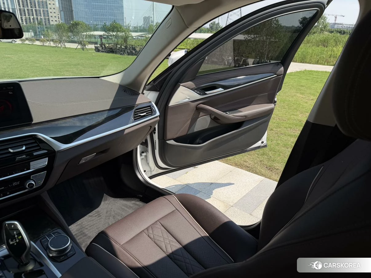 BMW 5 series 2021 Белый из Китая