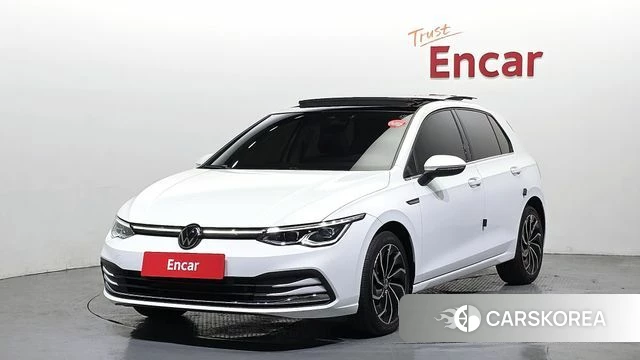 Volkswagen Golf 8th Generation 2023 Белый из Кореи