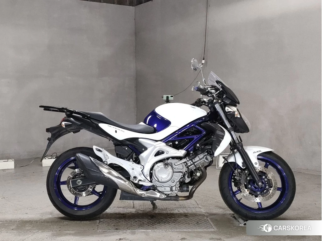 Проданный Suzuki GLADIUS 400 2010 из Японии, фото 2