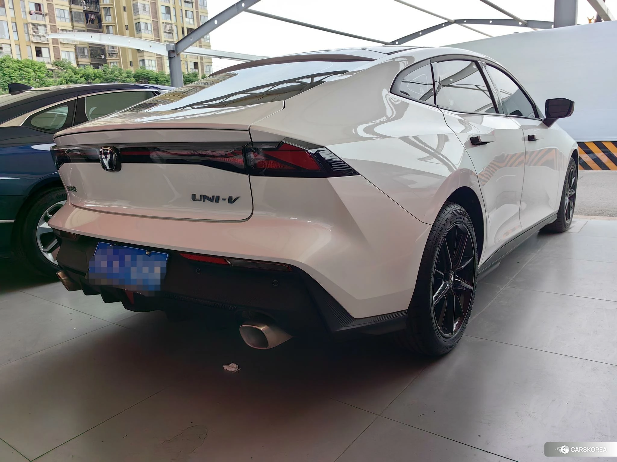 Chang'an UNI-V 2023 Белый из Китая