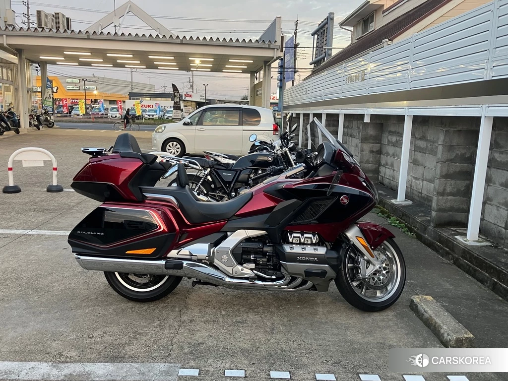 Проданный Honda GL1800 TOUR DCT 2018 из Японии