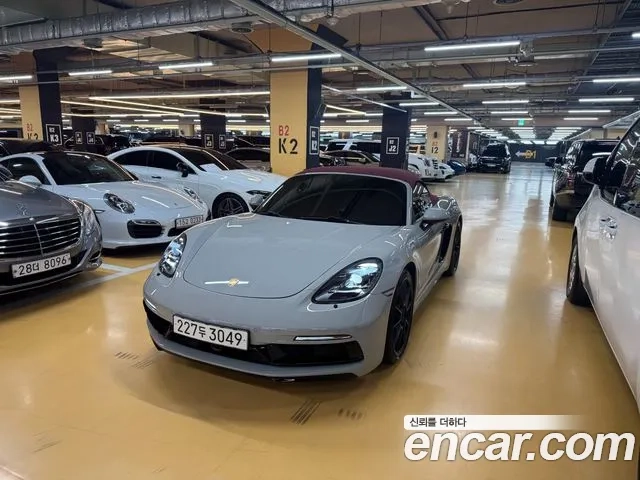Porsche 718 Boxster 2024 Серебристо-серый из Кореи