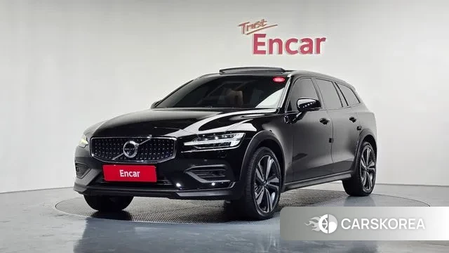 Volvo V60 Cross-Country 2nd Generation 2020 Черный из Кореи